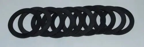 Schwarze Flachdichtungen in runder Form, stapelbar angeordnet. Geeignet für Anwendungen in Heiz- und Kühlsystemen, darunter Produkte von Daikin.